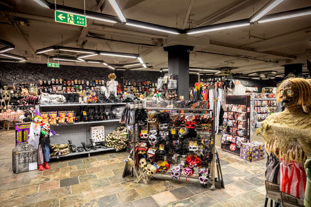 Halloween House Opens Europe S Largest Halloween Store At Merry Hill Black Country Radio