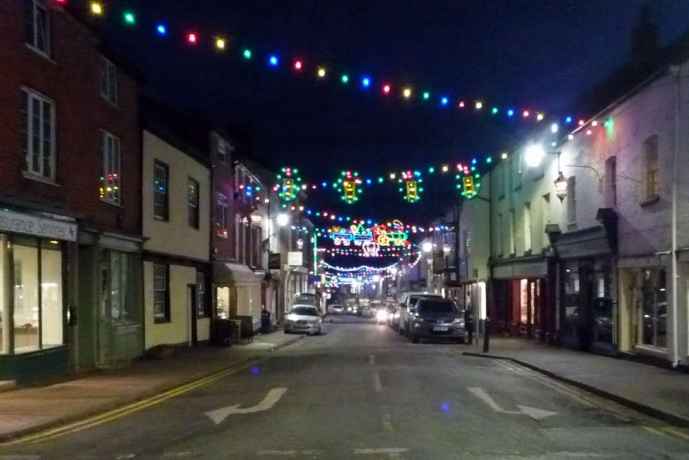 Christmas lights costs jump in Bromyard Sunshine Radio