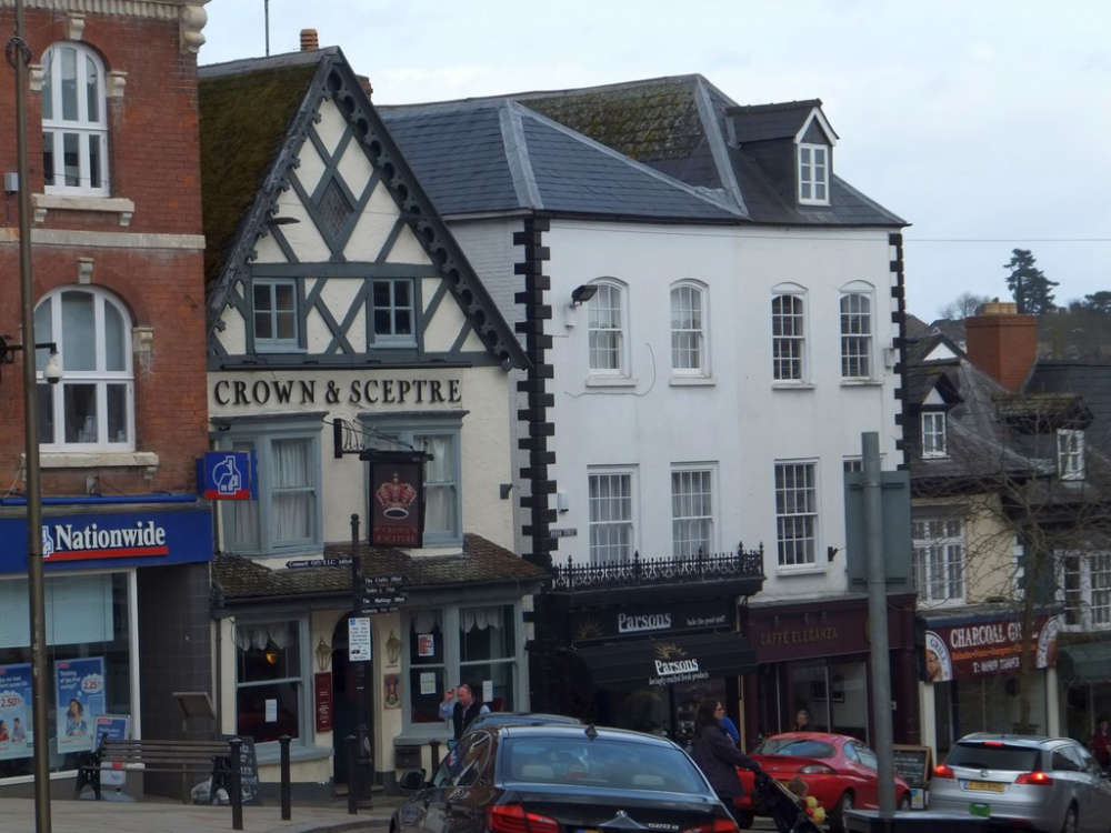 Four arrested following drugs warrant at RossOnWye pub Sunshine Radio