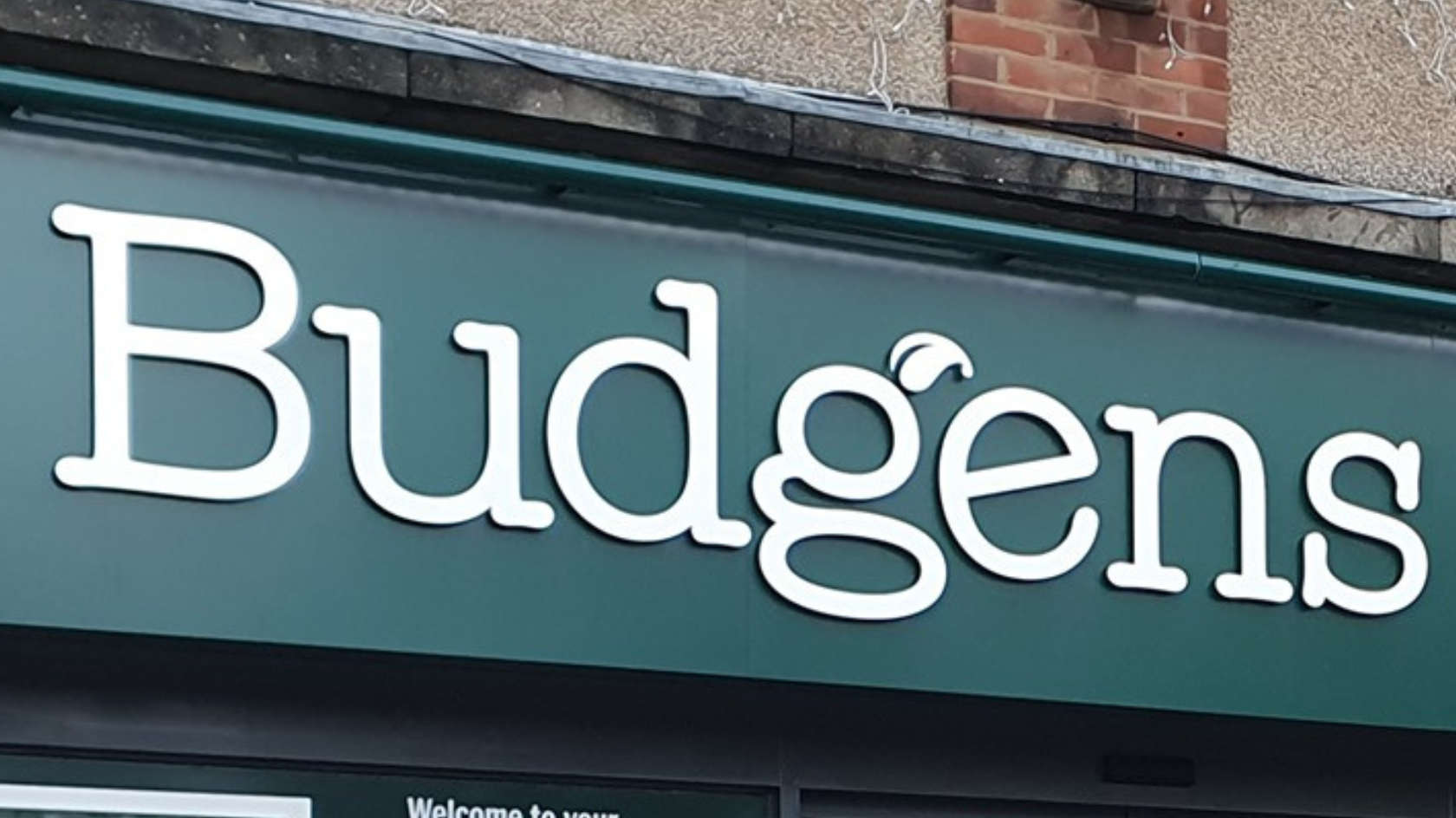 Budgens store and Post Office opens in Milton Keynes 