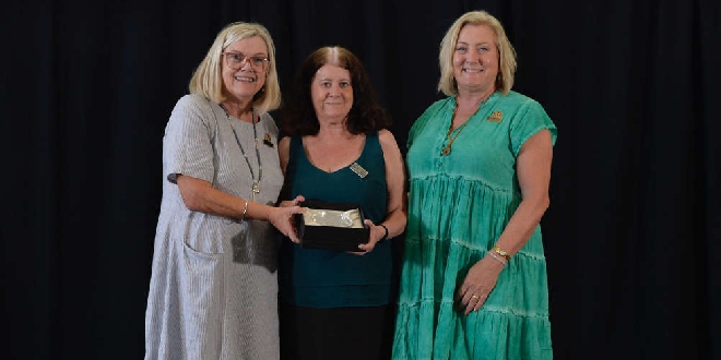 Mayor Deb Hamblin and Cr Caroline Hume with volunteer Lyn Amm, who was recognised for 25 years of service. PIC: City of Rockingham