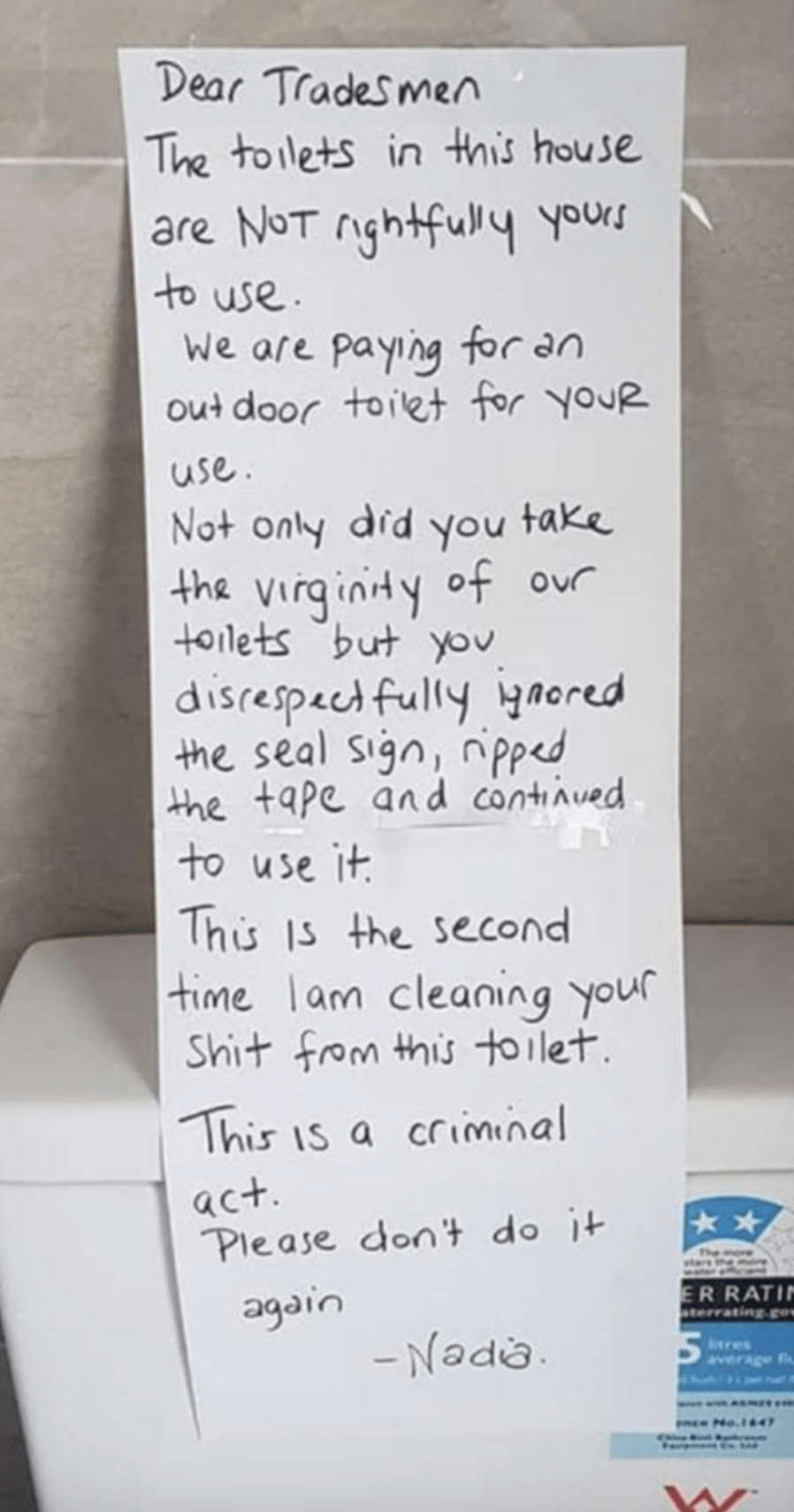 Woman Leaves Scathing Note After Tradesmen Uses Her Loo - Fix Radio