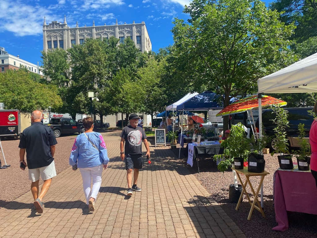 The Downtown Farmers Market Springfield Ma The Q 997 Wlcq