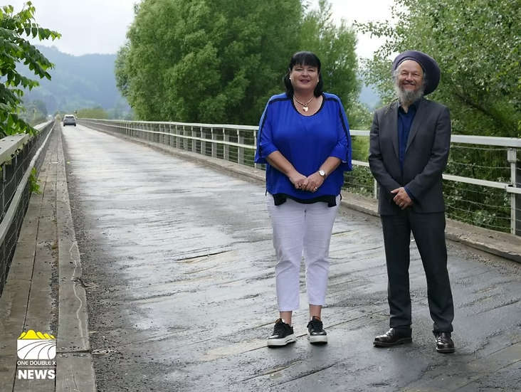 East Coast MP Dana Kirkpartick and Whakatāe Mayor Nándor Tánczos at Pekatahi Bridge 