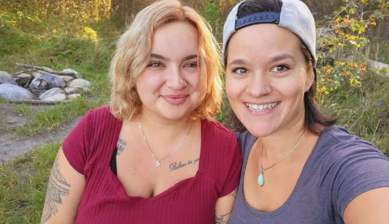 Lesbian Couple Shocked At Photographer S Response Wrs