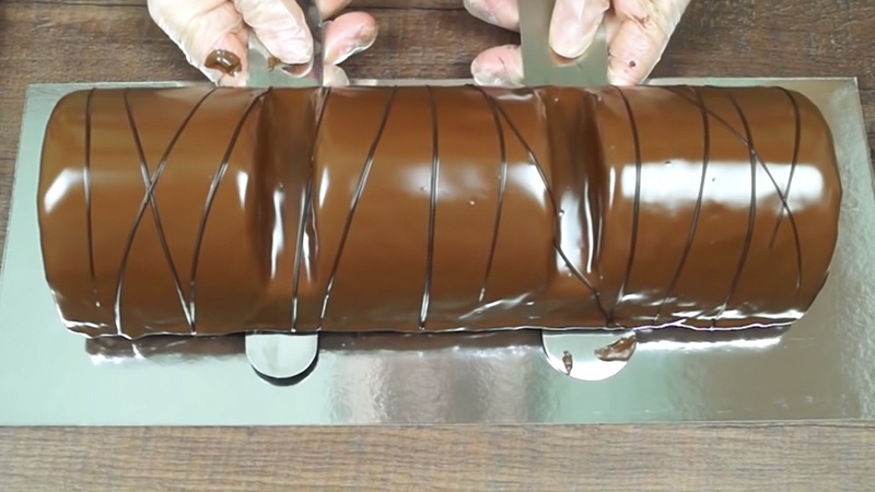 WATCH: Here's how to make a GIANT Kinder Bueno cake - Limerick's