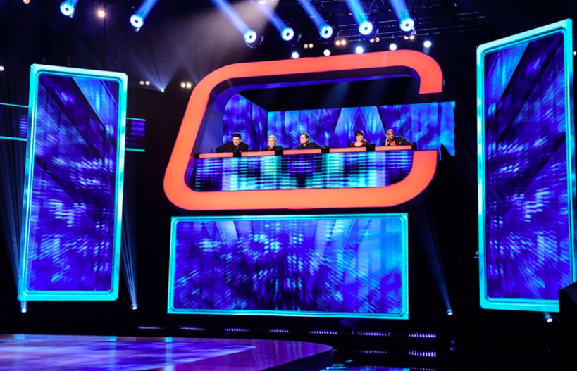 Mark Labbett, Anne Hegerty, Paul Sinha, Jenny Ryan and Shaun Wallace sit side by side as part of a team on Beat the Chasers