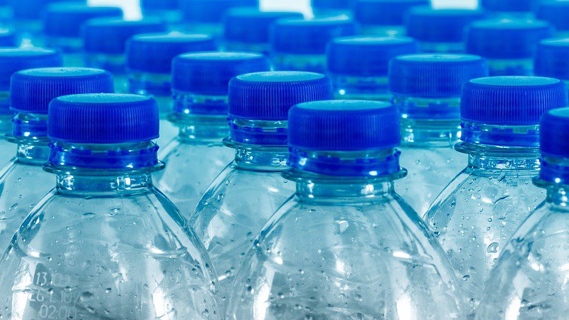 Water bottles_pixabay