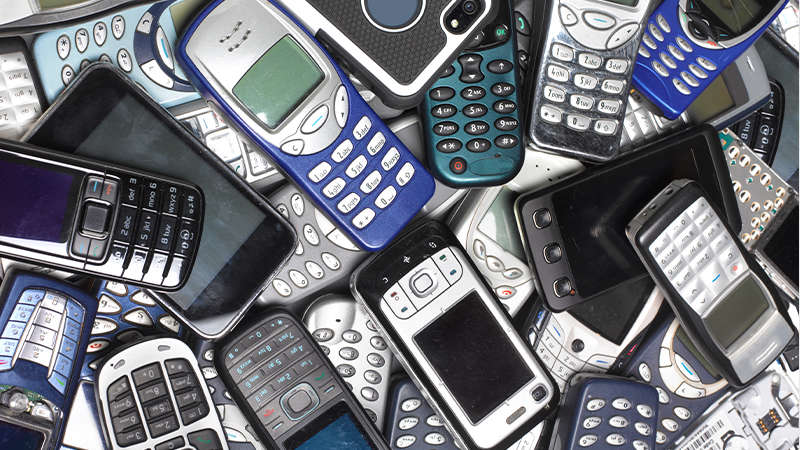 cool-lot-of-old-vintage-cell-phones-mobile-motorola-nokia-samsung