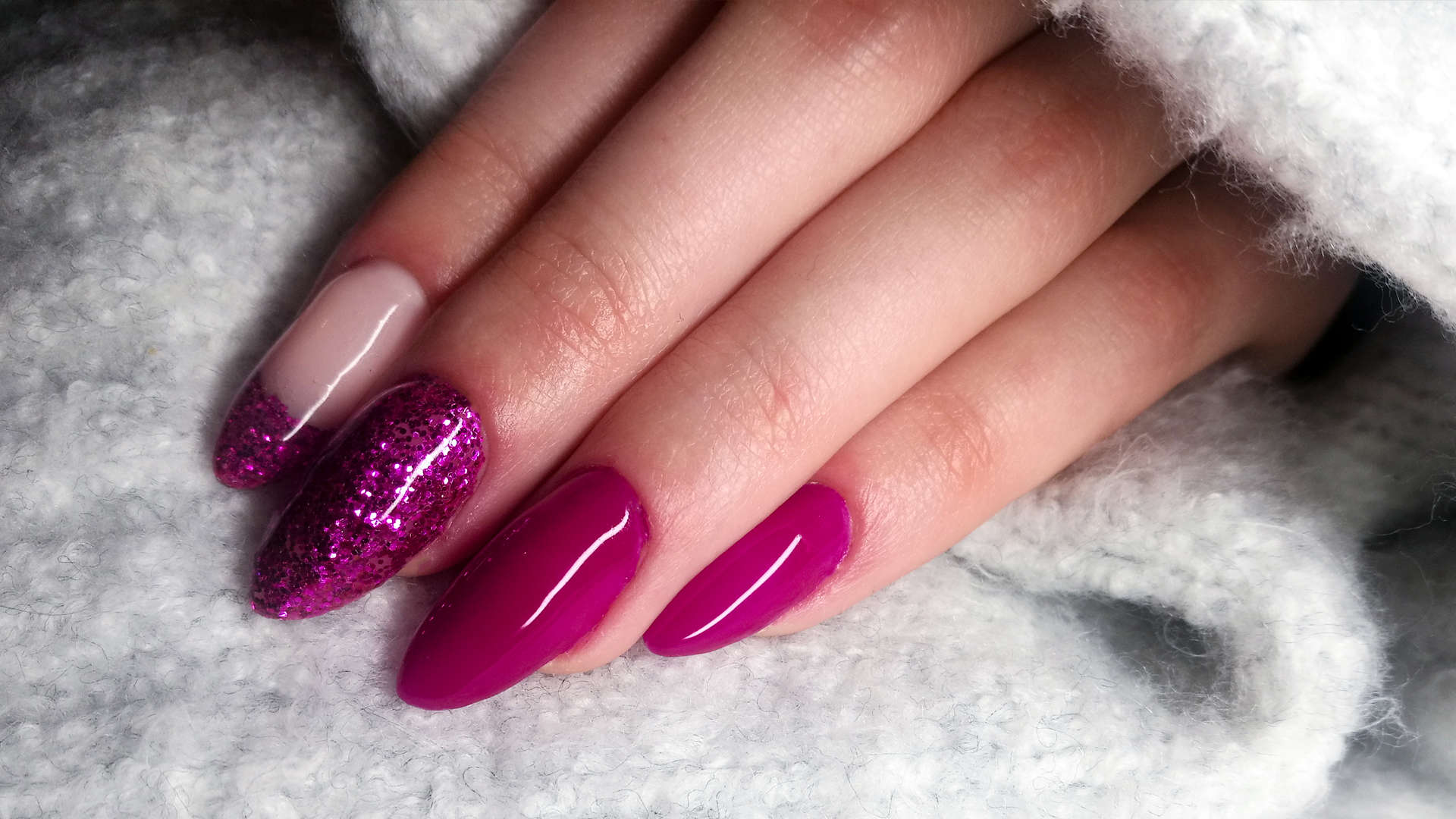 Nail tech reveals awful reason you shouldn't leave acrylics on for more  than five weeks - Dublin's FM104