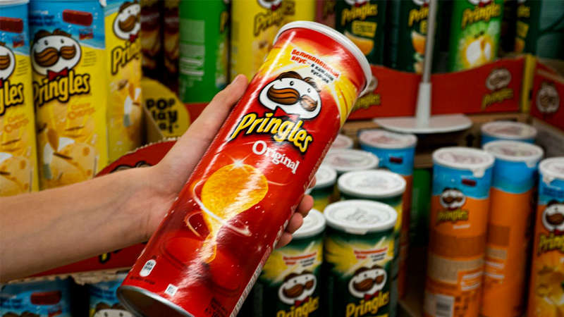 Fans left divided after Pringles change their logo for first time in 20 ...