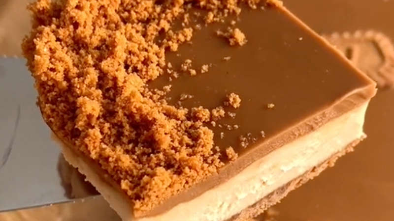 5-Ingredient Lotus Biscoff Pie Bars - Fitwaffle Kitchen