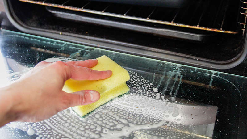 The savvy £1.99 oven cleaning hack that is wowing the internet