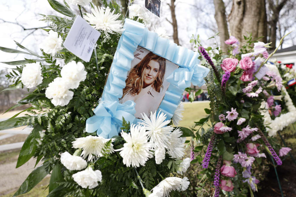 Emotional tributes to Lisa Marie Presley at funeral - Dublin's FM104