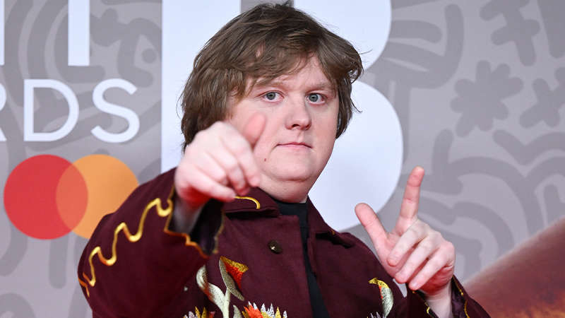 Lewis Capaldi Goes Public With His New Girlfriend Ellie Macdowall Dublins Q102 