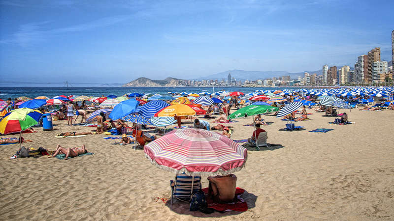 La extraña ley de playas de España te puede multar con 150 €