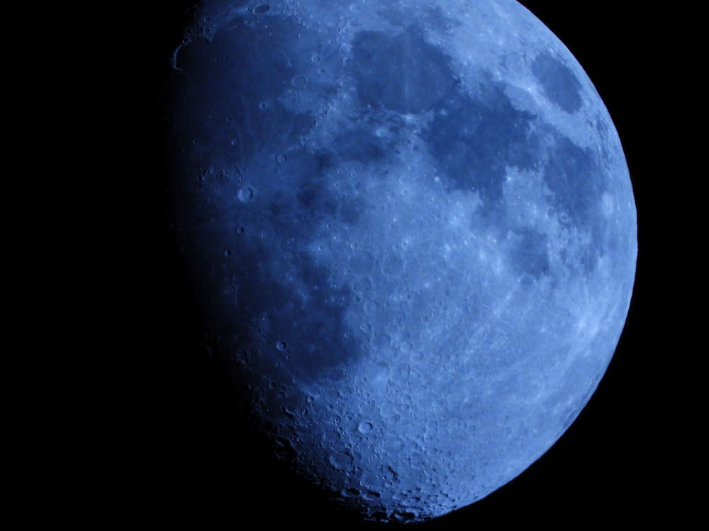 'Exceedingly rare' super blue moon to be visible over Irish skies - LMFM