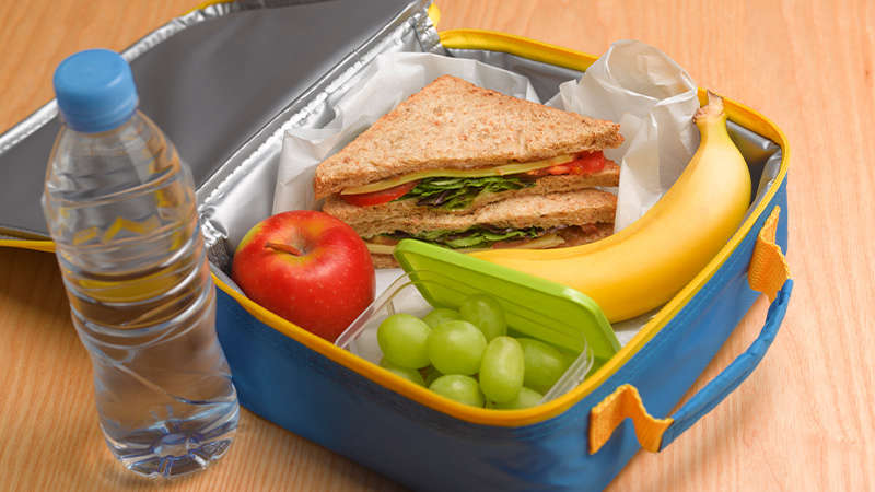 Teachers respond after mum leaves 'bad food rule' note on child's lunchbox  - Dublin's FM104