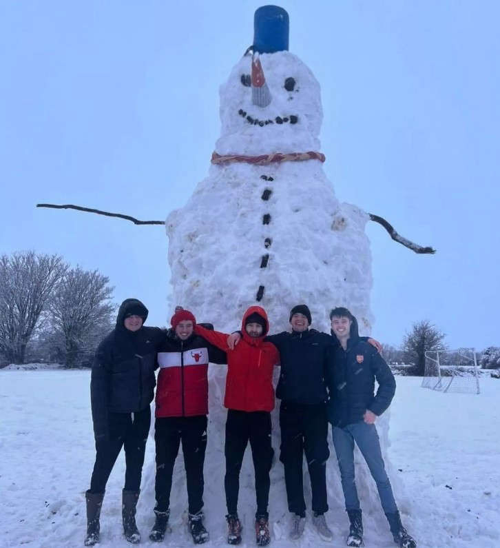 Giant Snowman in County Limerick is 23 feet tall - U105