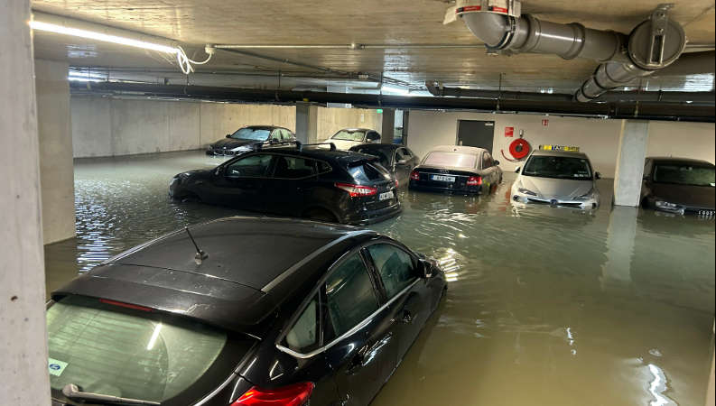 Northside apartment complex hit with flash flooding after heavy rain ...
