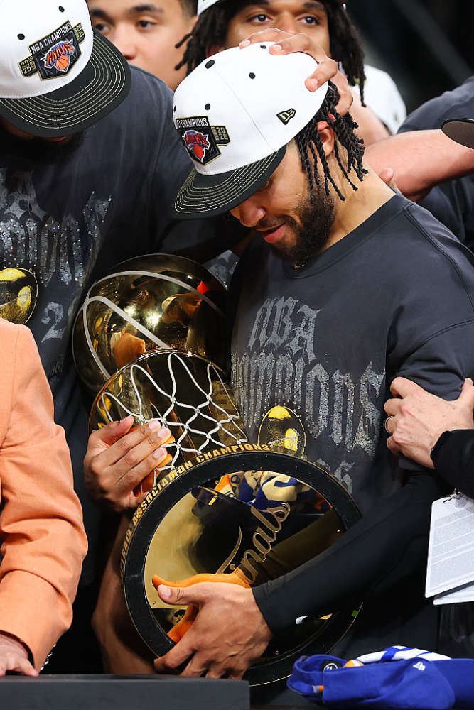 New York Knicks claim first NBA championship in 53 years - LMFM