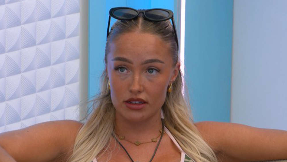 Love Island star Ellie reportedly quits show and walks out of villa