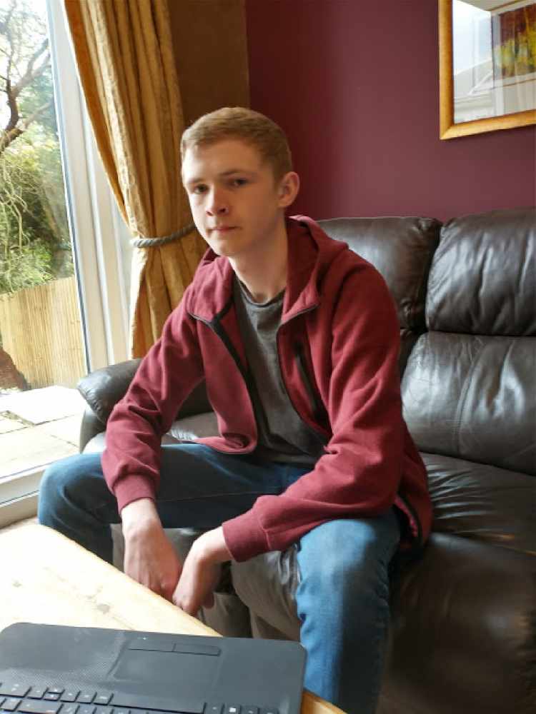 Oldham teen wins prestigious award for making his own game - Quest ...