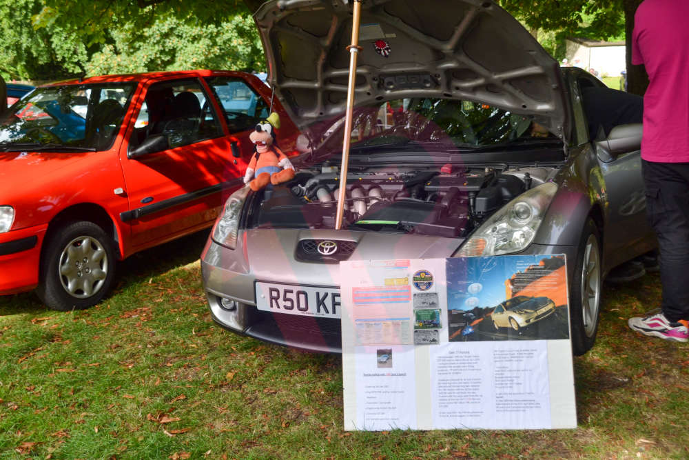 Glossop's Classic Car Show 2022 Quest Media Network Tameside Radio