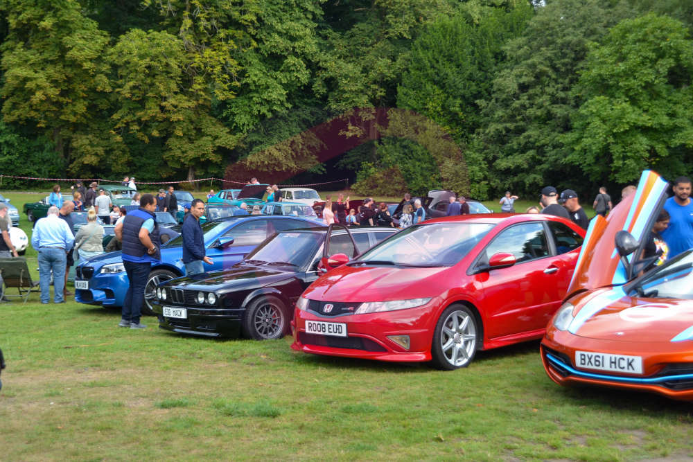 Glossop's Classic Car Show 2022 Quest Media Network Tameside Radio