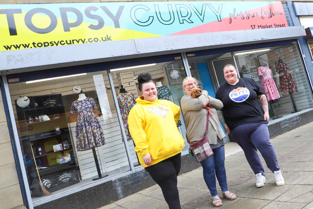 Hyde shop Topsy Curvy raises money for animal charity - Quest Media Network  - Tameside Radio, Tameside Reporter, Oldham Reporter, Glossop Chronicle