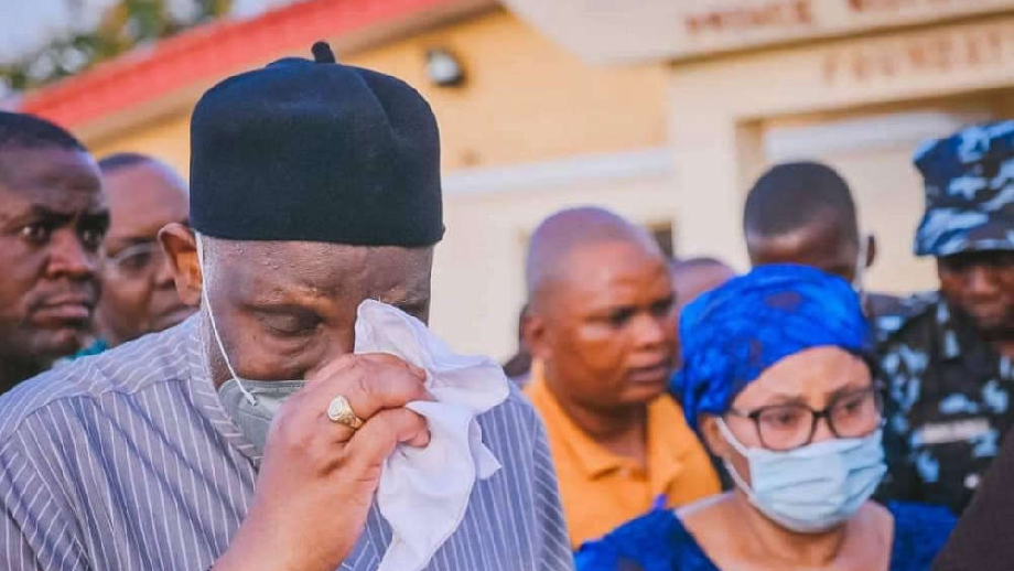 Akeredolu teary cropped