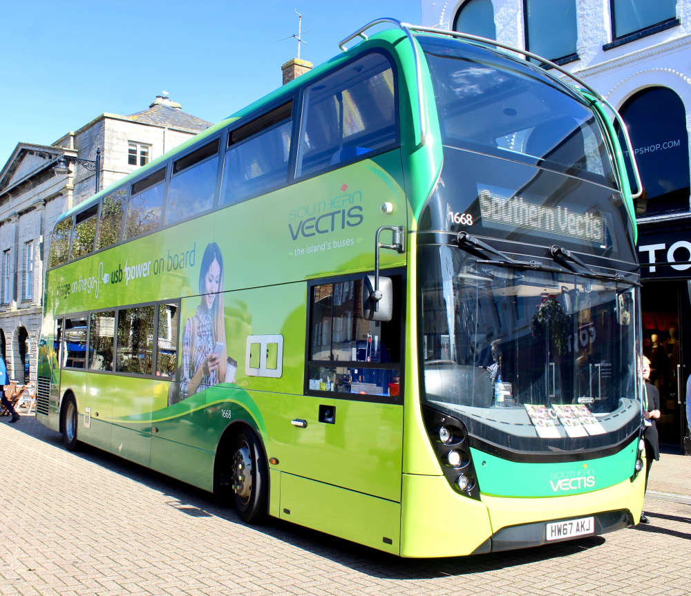 Late Buses Set To Be Added To Southern Vectis Timetable 