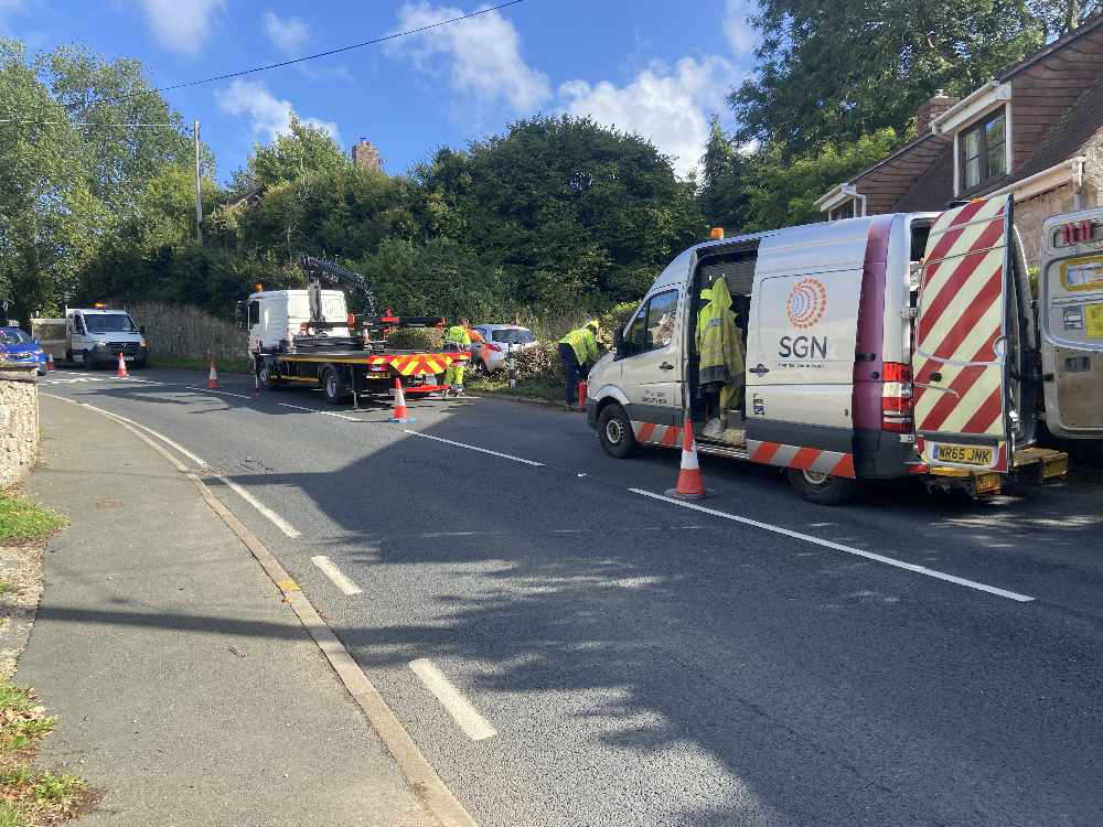 Sandford Crash Leads To Emergency Service Call-Out - Isle of Wight Radio