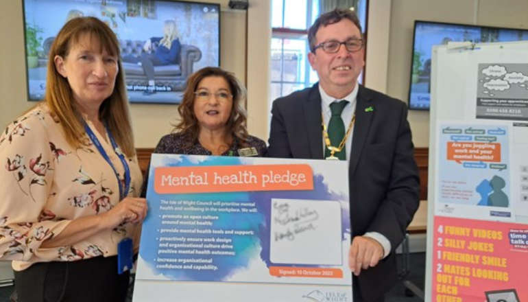 Isle Of Wight Council Signs Pledge To Support Staff Mental Health And Wellbeing - Vimarsana News