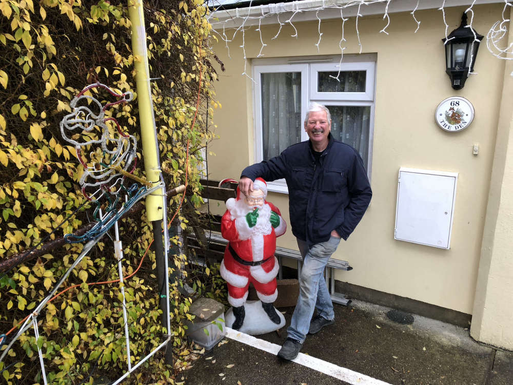 Get Merry With Terry: Long Lane Christmas Lights Return For 23rd Year - Vimarsana News