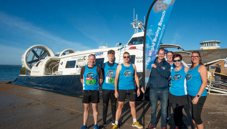 Hovertravel Helps Brainy Bunch To Start-Line For Great South Run - Vimarsana News