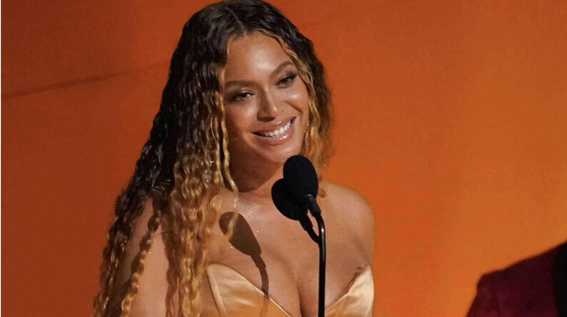 Beyonce Texas Hold Em: Beyonce: Texas Hold 'Em makes her first black woman  to top Billboard's Country songs chart - The Economic Times
