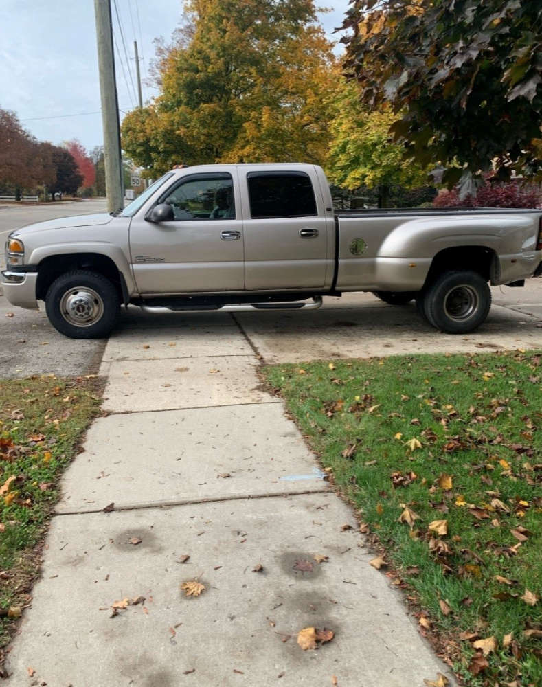 The truck (pictured) is described as a pewter 2005 GMC Sierra.
