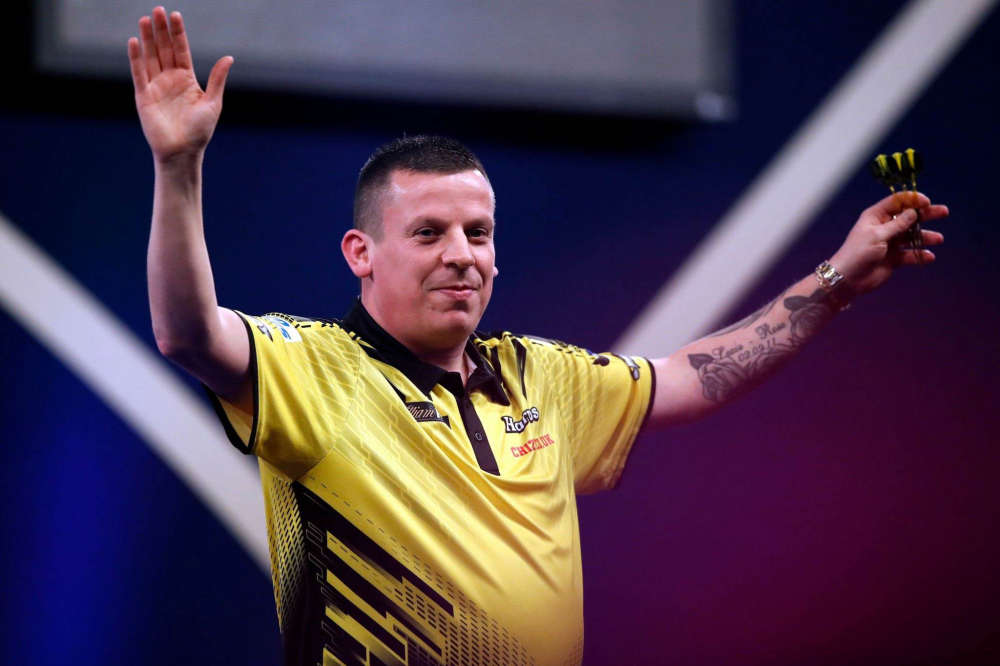 Morecambe dartster Dave Chisnall wint Nederlands Kampioenschap Darts