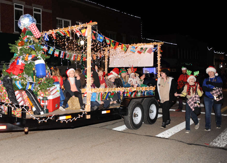 Record Setting Christmas Parade in Harrison New Country 1029