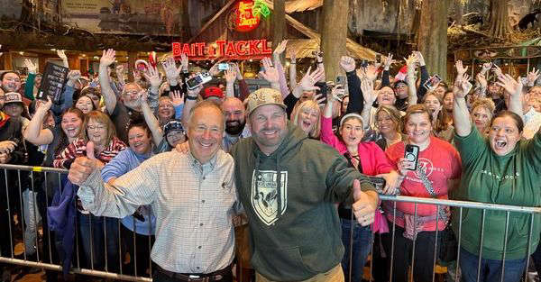 Garth Brooks Officially Releases New Box Set at Bass Pro Shops in  Springfield - KRZK 106.3