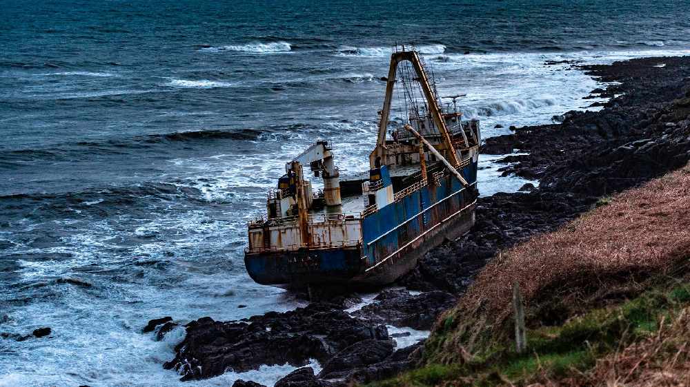 Operation To Remove Oil From A Grounded Cargo Ship In Ballycotton ...