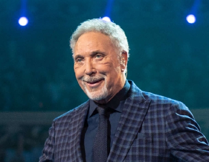 Tom Jones 420 x 326