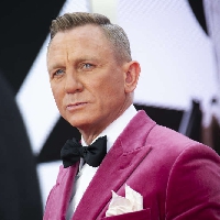Daniel Craig swaps 'Bond' for 'Back To The Future'