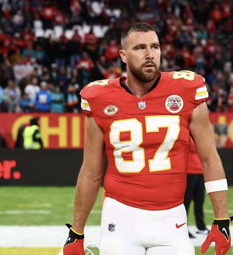 Travis Kelce's mum works the drive-thru - Hi FM Radio, Oman