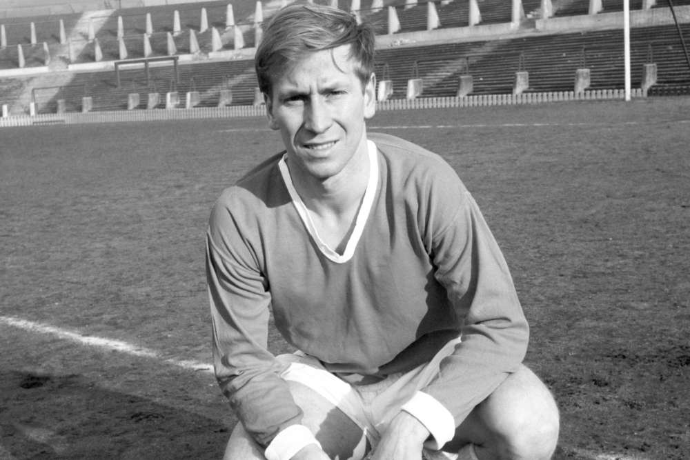 Manchester United And England Great Sir Bobby Charlton Dies Aged 86 ...