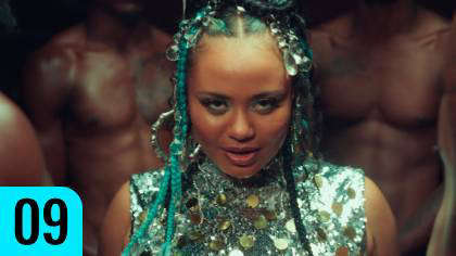 'SHAKE IT TO THE MAX'